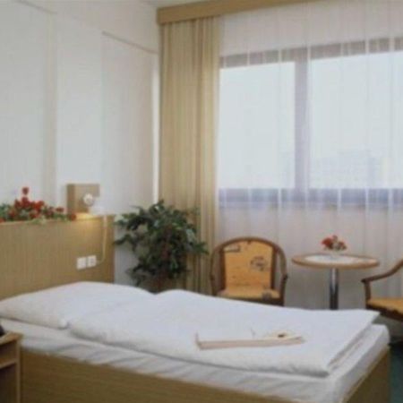Hotel Legner Praha Libus Exterior foto